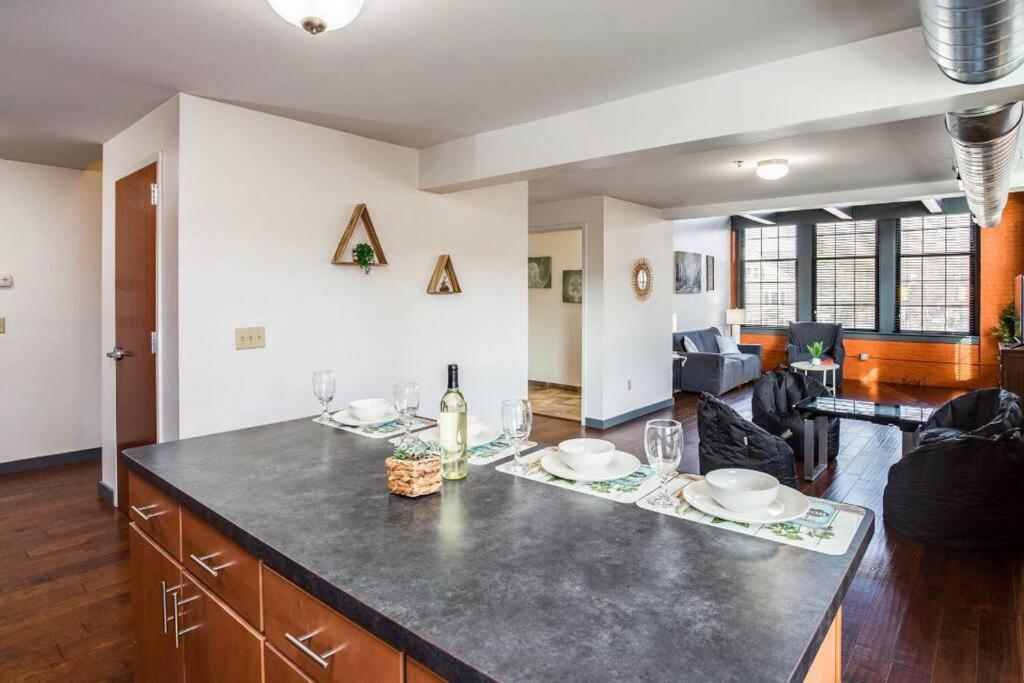Willa Centric Modern Loft W/ King Beds & Smart Gametable Rochester Zewnętrze zdjęcie